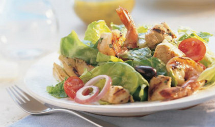 Σαλάτα με κοτόπουλο και γαρίδες