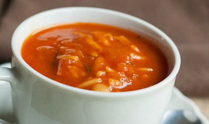 Ντοματόσουπα με μανιτάρια και πατάτες