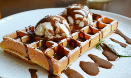 Βάφλες σπιτικές με παγωτό Carte D Or Pecan Βανίλια