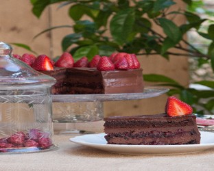 Τούρτα σοκολάτα με φράουλα