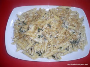 Πένες με σπανάκι και γκοργκοντζόλα