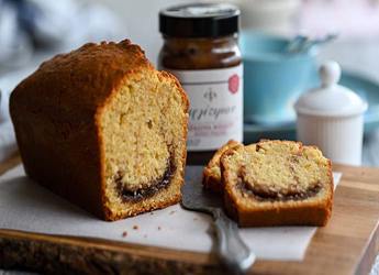 Κέικ βανίλιας γεμιστό με πραλίνα μελιού		
