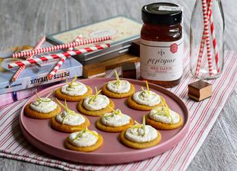 Μπισκότα μελιού με γλυκιά κρέμα		