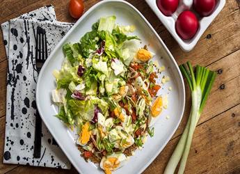 Πράσινη αυγοσαλάτα με τοματίνια παξιμάδι και dressing μαγιονέζα με μουστάρδα		