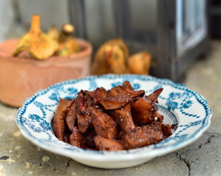 Κοκκινομανίταρα στην κατσαρόλα		