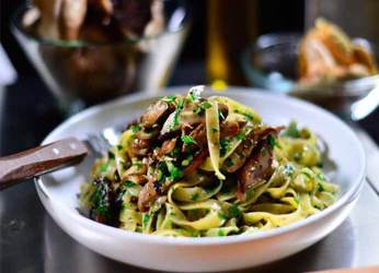 Ταλιατέλες με ποικιλία μανιταριών		