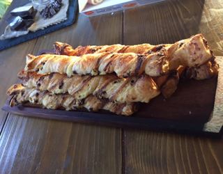 Μπουγατσίνια σφολιάτας με σοκολάτα