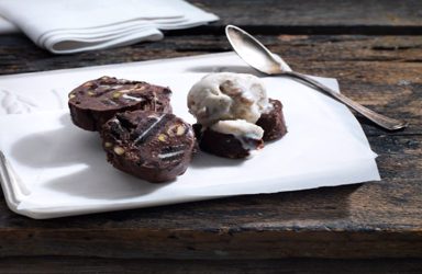 Σοκολατένιο σαλάμι με μπισκότα