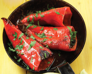 Πιπεριές Φλωρίνης με αντζούγιες