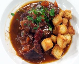 Θεϊκό μοσχάρι με κόκκινο κρασί