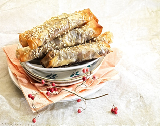 Τραγανά τσιγαρομπουρέκια με Χριστουγεννιάτικη γέμιση