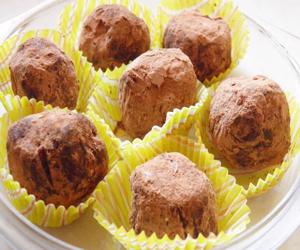 Τρουφάκια με μέλι
					