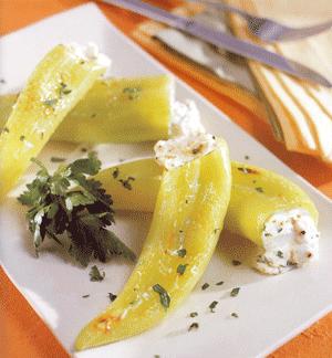 Πιπεριές γεμιστές με φέτα και λαχανικά
                  