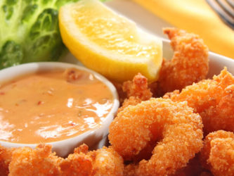 Γαρίδες τηγανητές με κρέμα ελαιολάδου και κρόκου Κοζάνης