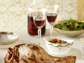 Μπούτι αγριογούρουνου με σάλτσα δαμάσκηνου