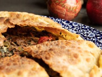 Πίτα με κατσικάκι και χειμωνιάτικα χόρτα