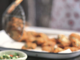 Τηγανητές ψαροκροκέτες με φασολάκια