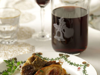 Χοιρινό μαγειρευτό με καρότο,  πορτοκάλι και μελωμένα κρεμμύδια