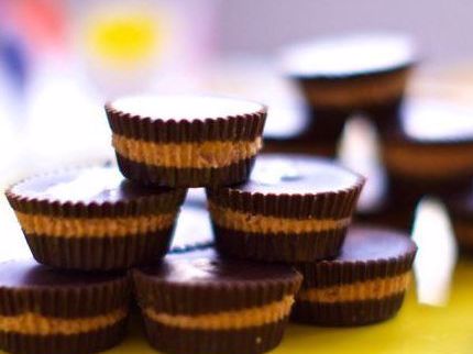 Σοκολατάκια με φυστικοβούτυρο (Chocolate και Peanut butter cups)
