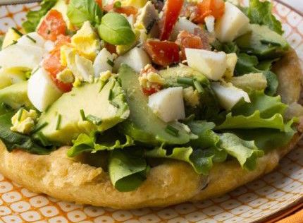 Αβγοσαλάτα με αβοκάντο και ντομάτα