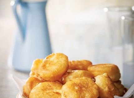 Λουκουμαδάκια με κοπανιστή Μυκόνου