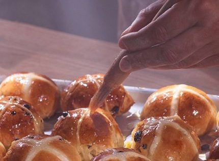 Πασχαλινά τσουρεκάκια