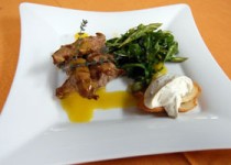 Αρνί φιλέτο με μους τυριού και βινεγκρέτ μουστάρδας