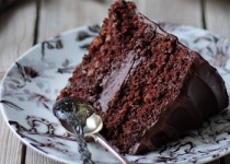 Σοκολατένιο διπλό κέικ καρότου