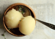 Σορμπέ λεμόνι με μέλι και θυμάρι