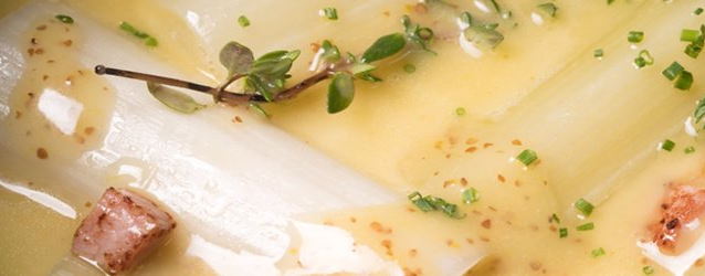 Πράσα ποσέ με σύγκλινο και βινεγκρέτ με σινάπι