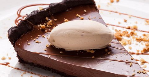 Τάρτα σοκολάτα με παγωτό εσπρέσο