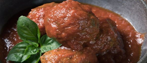 Κεφτεδάκια με σάλτσα ντομάτας και τζίντζερ