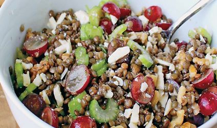 Σαλάτα με φακές σταφύλι και φέτα