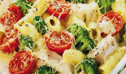 Κοτόπουλο γκρατέν με πένες και μπρόκολο