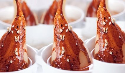 Αχλάδι ποσέ με κρέμα σοκολάτας και αμύγδαλο