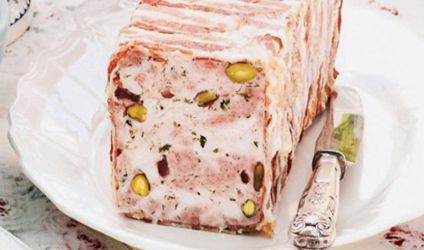 Χωριάτικη τερίν με χοιρινό και κοτόπουλο