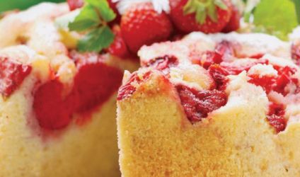 Ανάστροφο κέικ με φράουλες