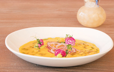 Ceviche λαβράκι με πουρέ αβοκάντο