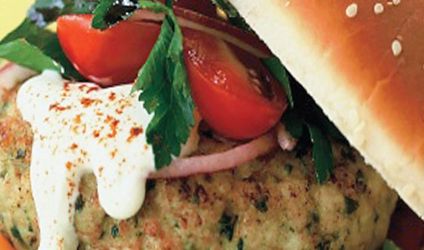 Ελαφρά μπέργκερ κοτόπουλου με αρωματικά