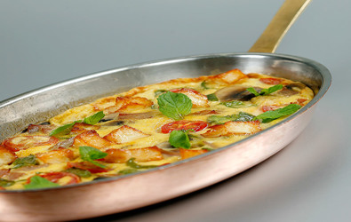 Φριτάτα με χαλλούμι ντοματίνια και δυόσμο