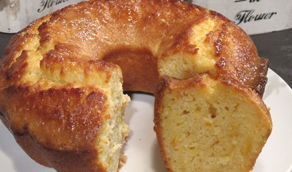 Κέικ με ολόκληρα πορτοκάλια και σιρόπι