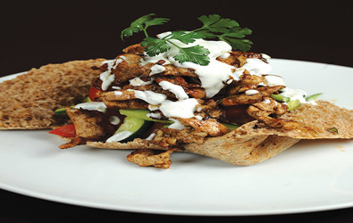 Κοτόπουλο μαρινάτο σε πίτα ολικής αλέσεως