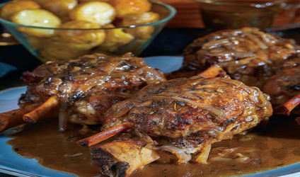 Κότσι χοιρινό σιγοψημένο με πορτοκάλι και βαλσάμικο ξίδι