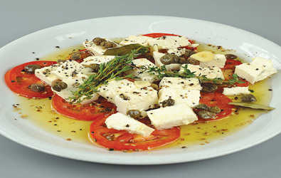 Ντοματοσαλάτα με φέτα μαρινάτη