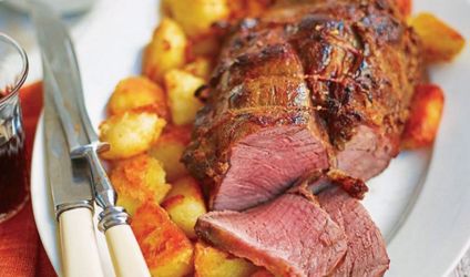 Ροσμπίφ με πατάτες και γκρέιβι κουμανδαρίας
