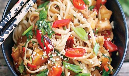 Χοιρινό Stir fry με νούντλς αυγού